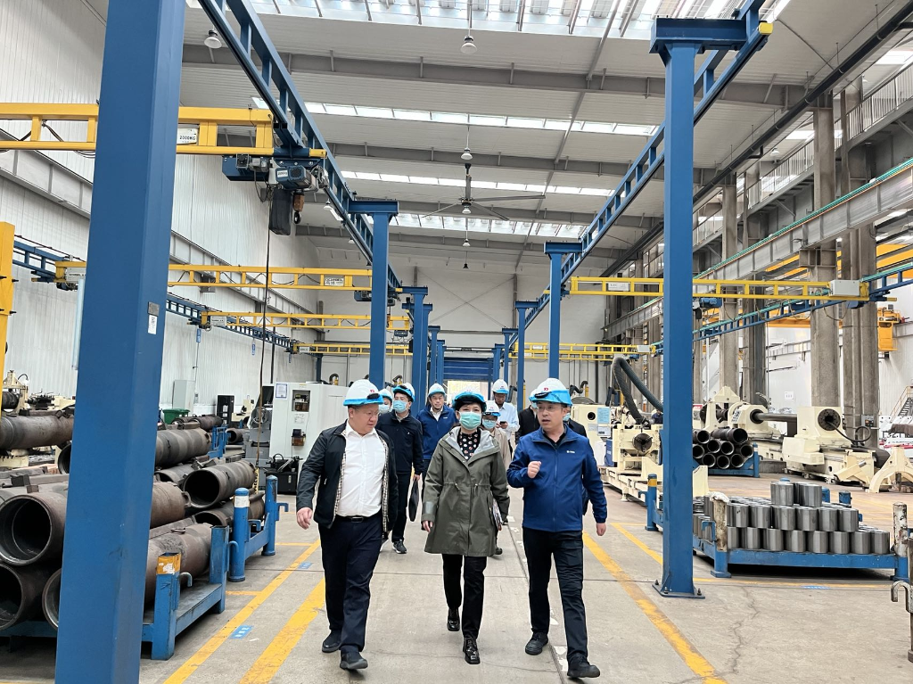 河南省科技厅副厅长陶曼晞、航空港区管委会副主任魏学彬一行莅临必发集团app工业园